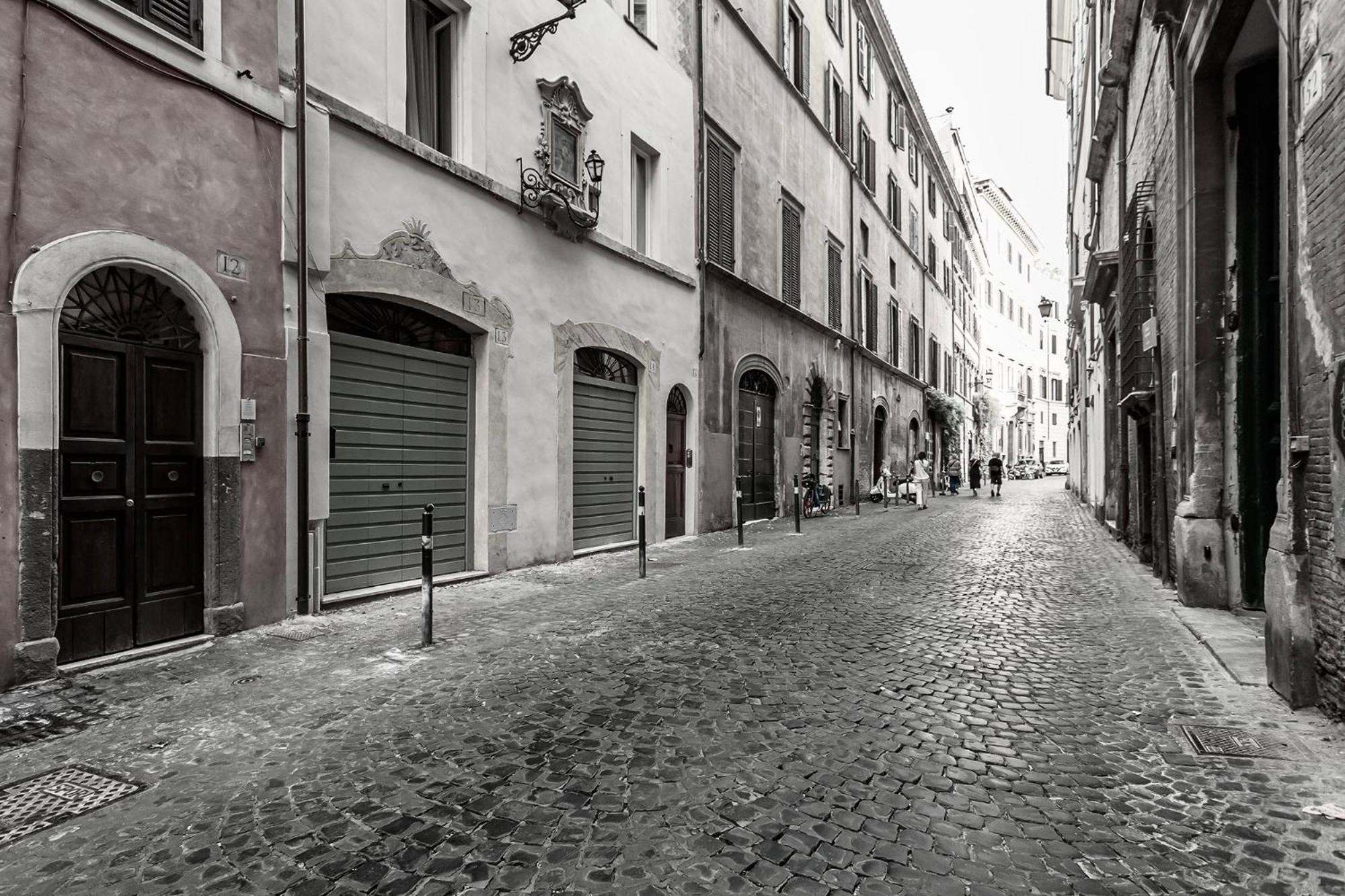 Old Monserrato In Campo De' Fiori